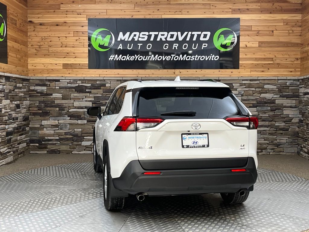 2019 Toyota RAV4 LE - Photo 20