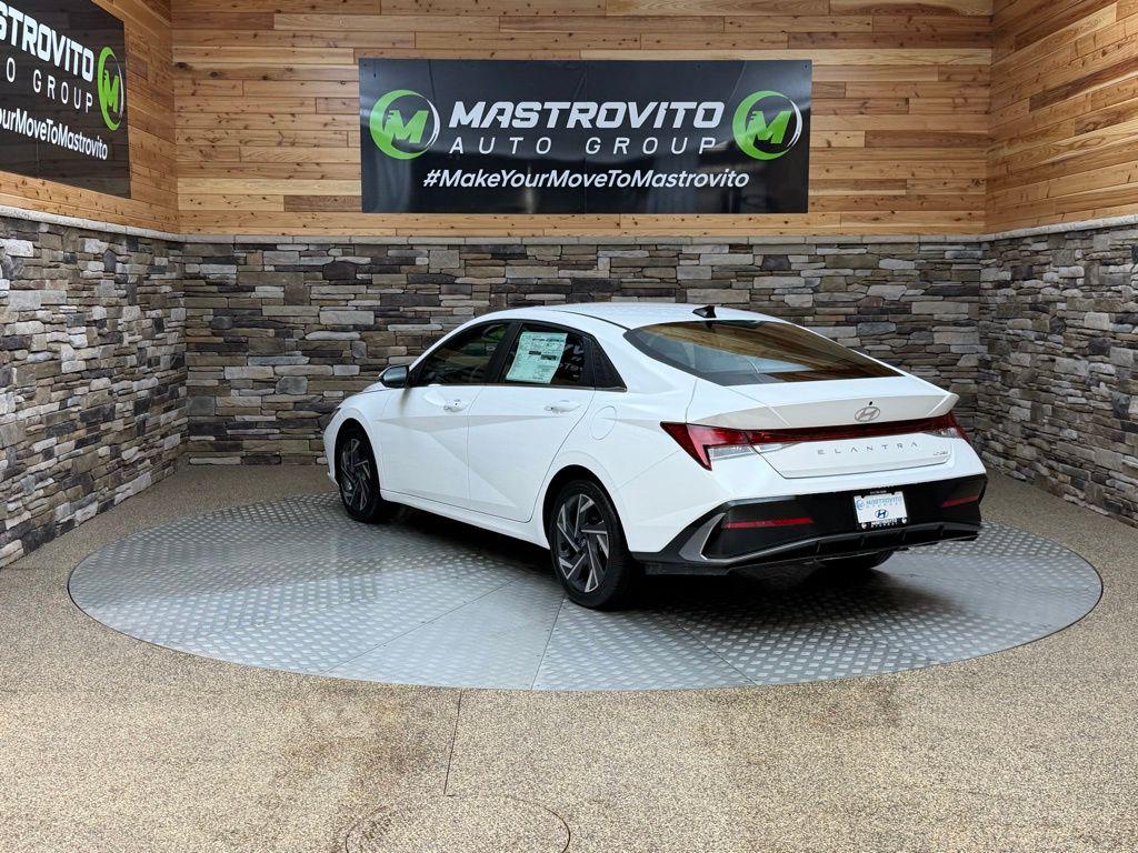 2025 Hyundai Elantra Limited - Photo 7