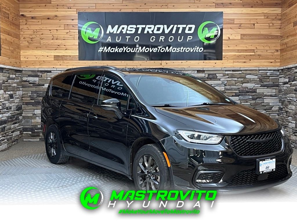 Used 2022 Chrysler Pacifica Touring L Minivan/Van