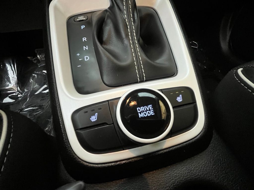 2024 Hyundai Venue Limited - Photo 39