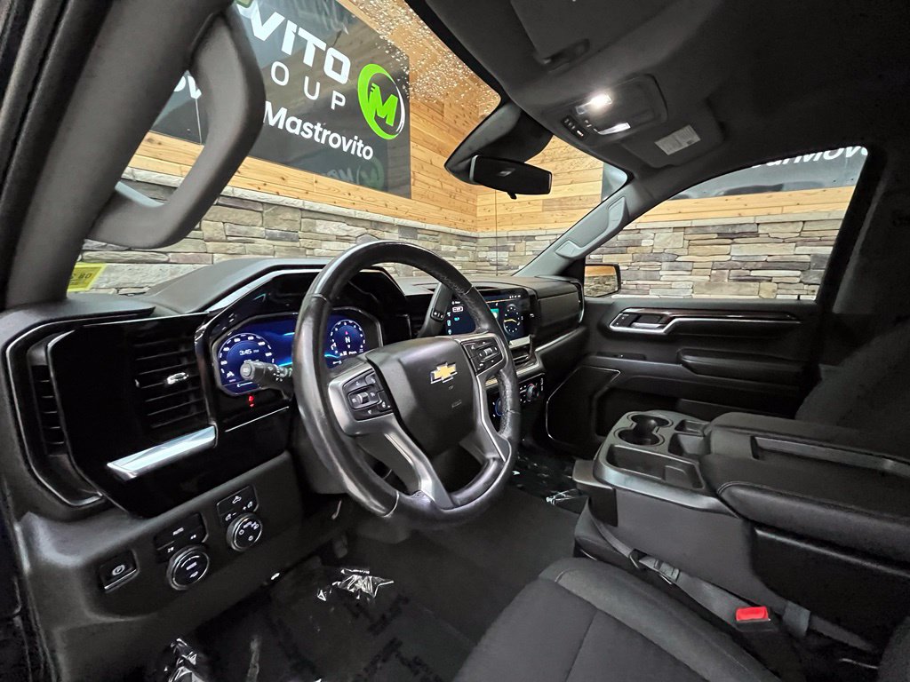2022 Chevrolet Silverado 1500 LT - Photo 16