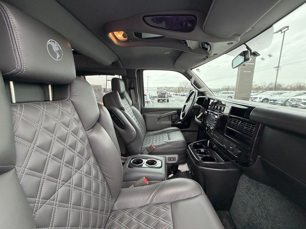 2022 Chevrolet Express Cargo Work Van - Photo 13