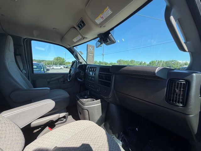 2025 Chevrolet Express Passenger LT - Photo 14
