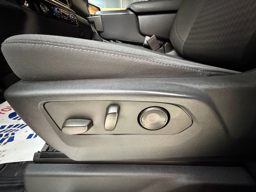 2023 Chevrolet Silverado 1500 LT - Photo 25