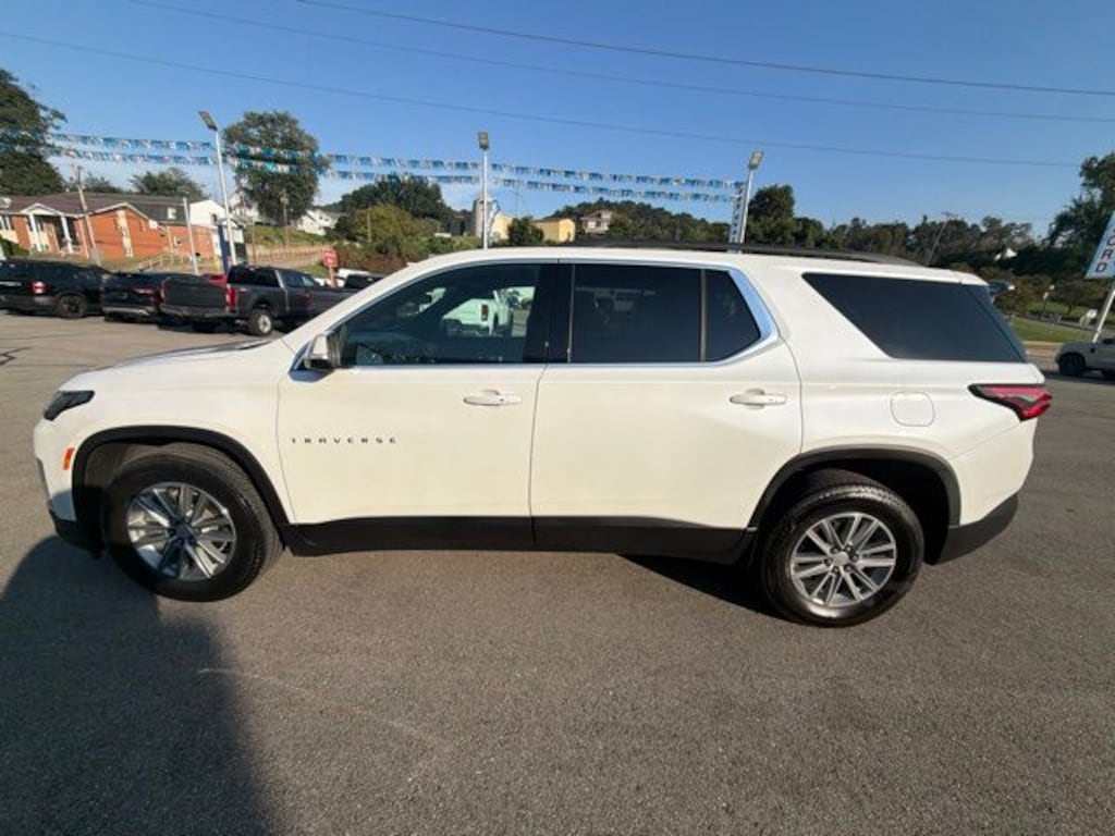 Used 2023 Chevrolet Traverse LT SUV