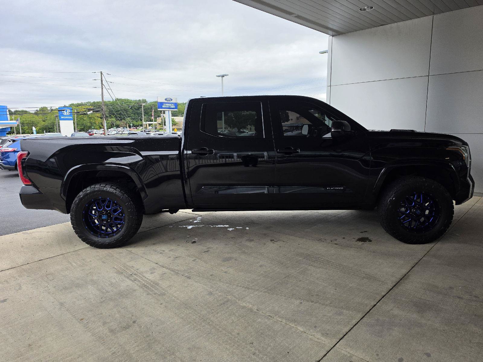 Used 2023 Toyota Tundra 4WD Platinum Hybrid Platinum Hybrid CrewMax 6.5 Bed
