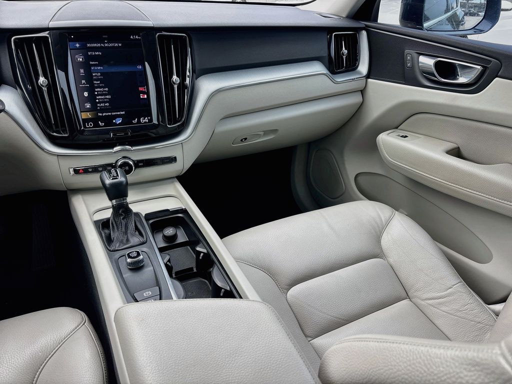2018 Volvo XC60 Momentum - Photo 24