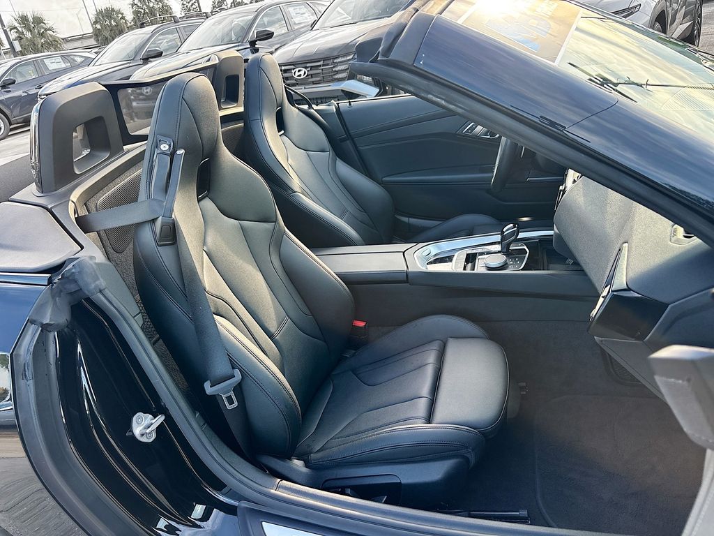 2025 BMW Z4 30i - Photo 24