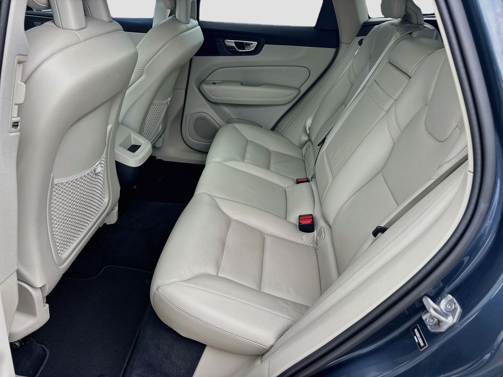 2018 Volvo XC60 Momentum - Photo 25
