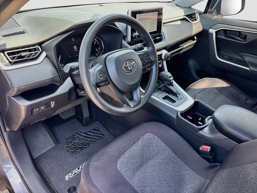 2025 Toyota RAV4 LE - Photo 9