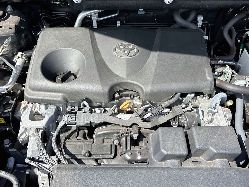 2025 Toyota RAV4 LE - Photo 29