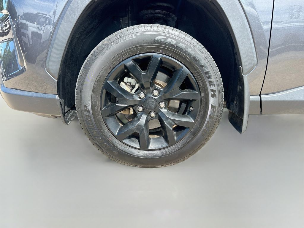 2025 Toyota RAV4 LE - Photo 30