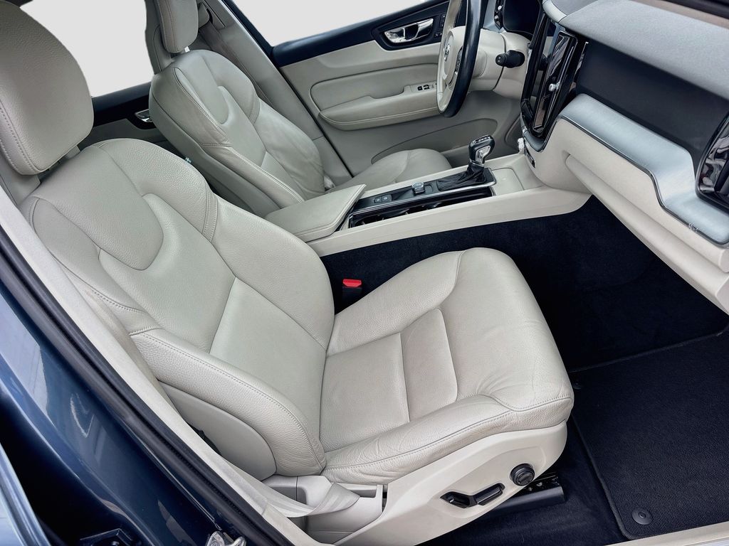 2018 Volvo XC60 Momentum - Photo 30