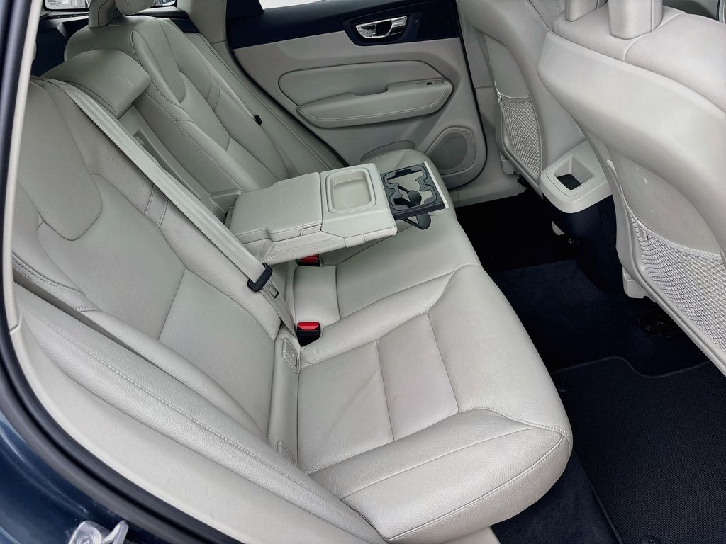2018 Volvo XC60 Momentum - Photo 29
