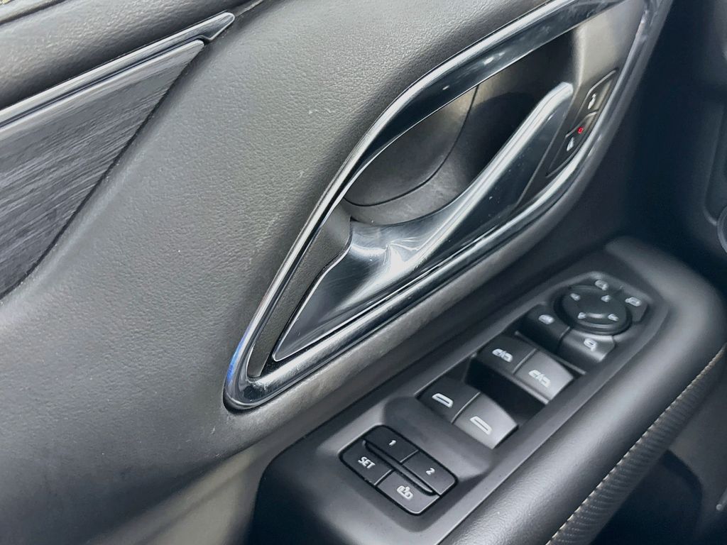 2024 GMC Yukon XL SLT - Photo 17