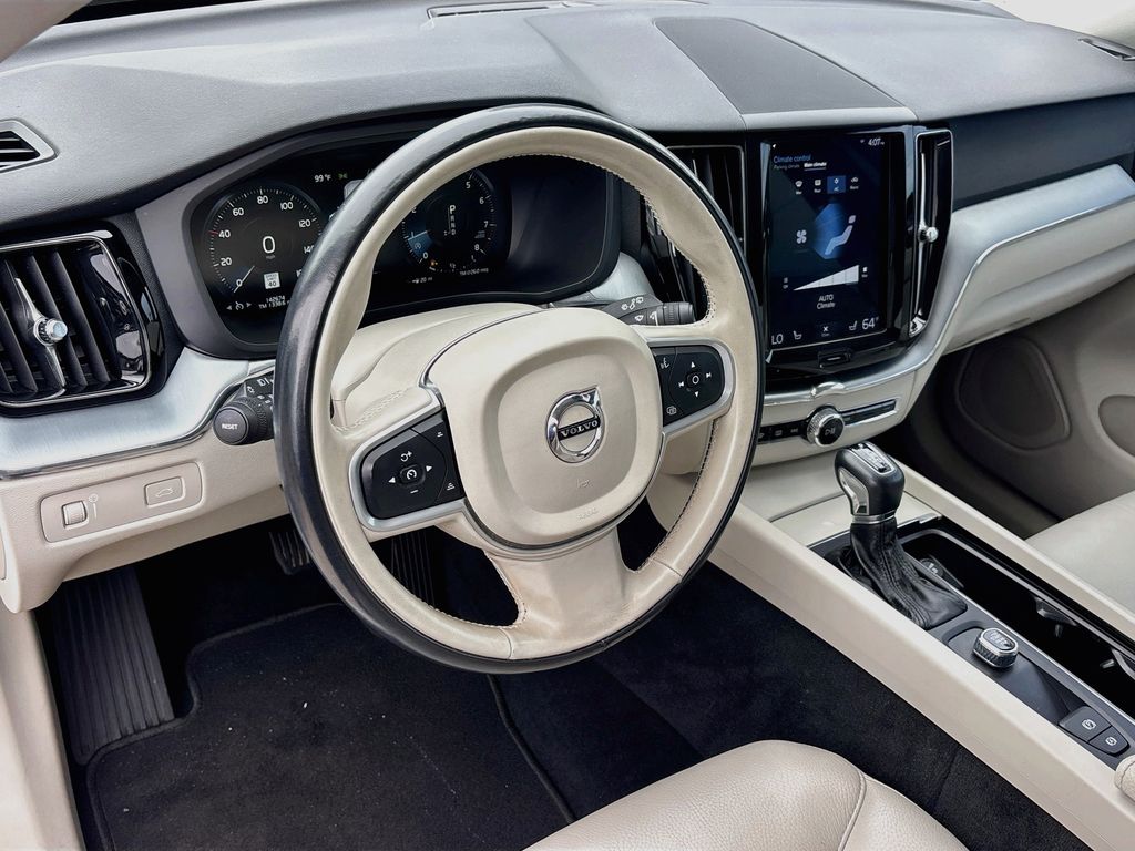 2018 Volvo XC60 Momentum - Photo 9