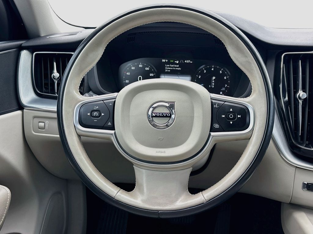 2018 Volvo XC60 Momentum - Photo 11