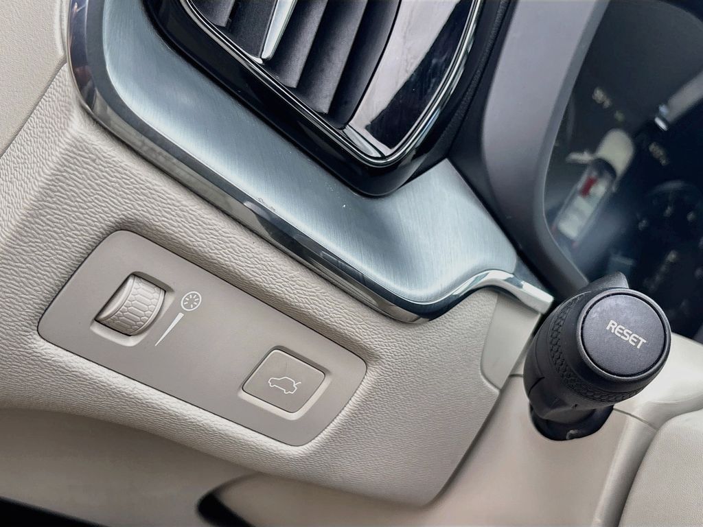 2018 Volvo XC60 Momentum - Photo 10