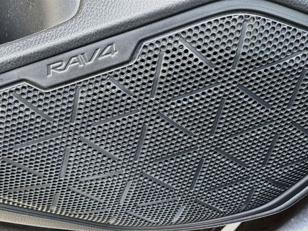 2025 Toyota RAV4 LE - Photo 18