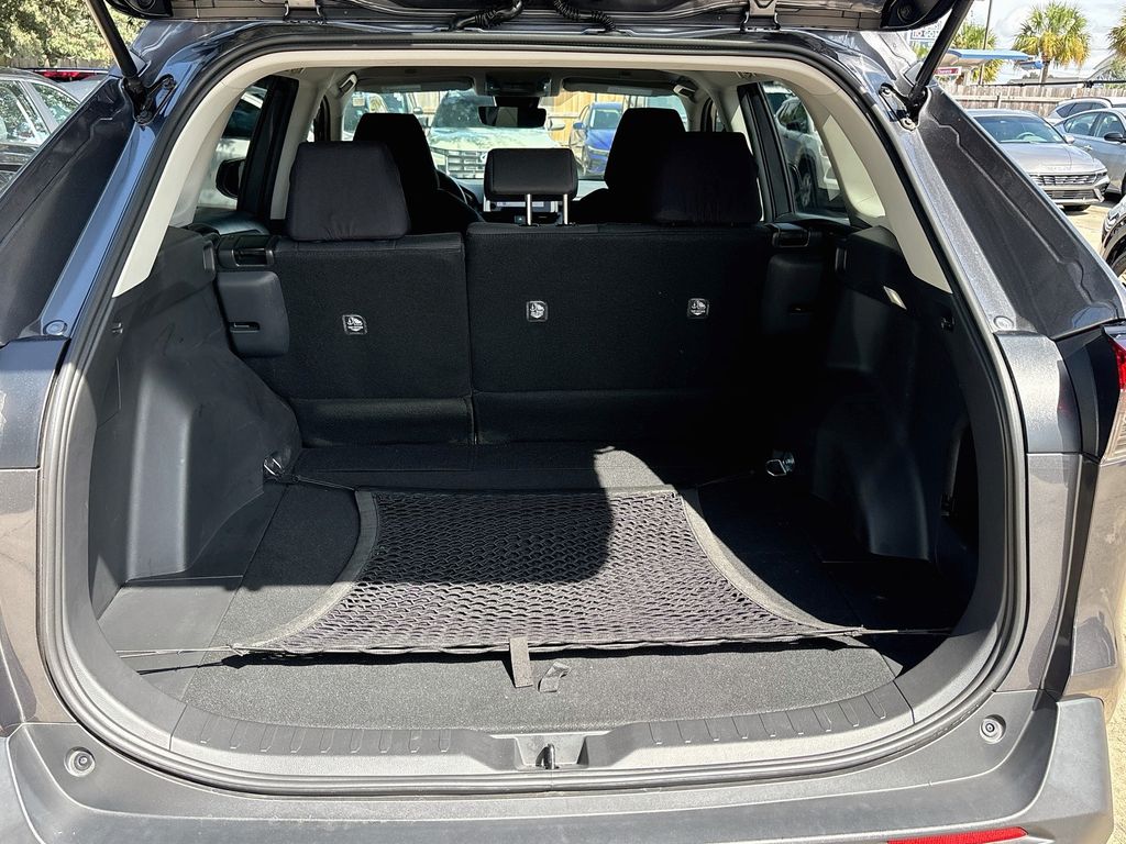 2025 Toyota RAV4 LE - Photo 25