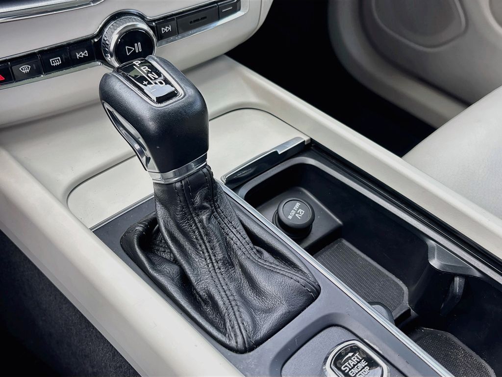 2018 Volvo XC60 Momentum - Photo 17