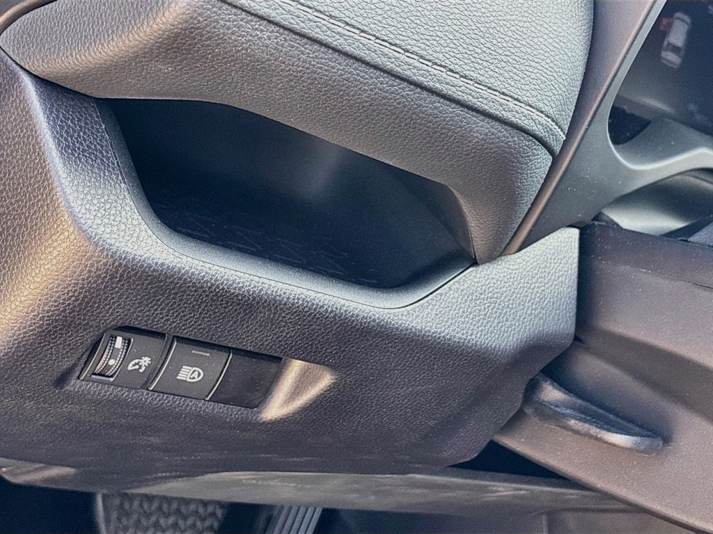 2025 Toyota RAV4 LE - Photo 10