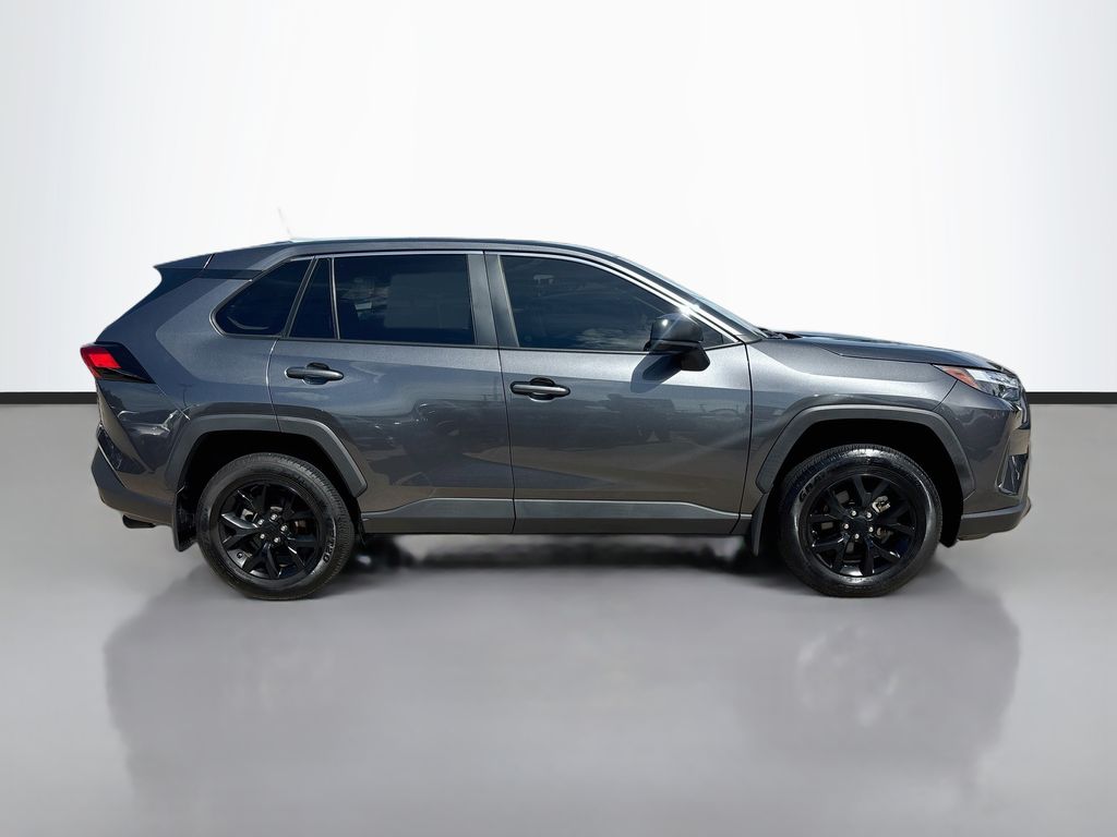 2025 Toyota RAV4 LE - Photo 4