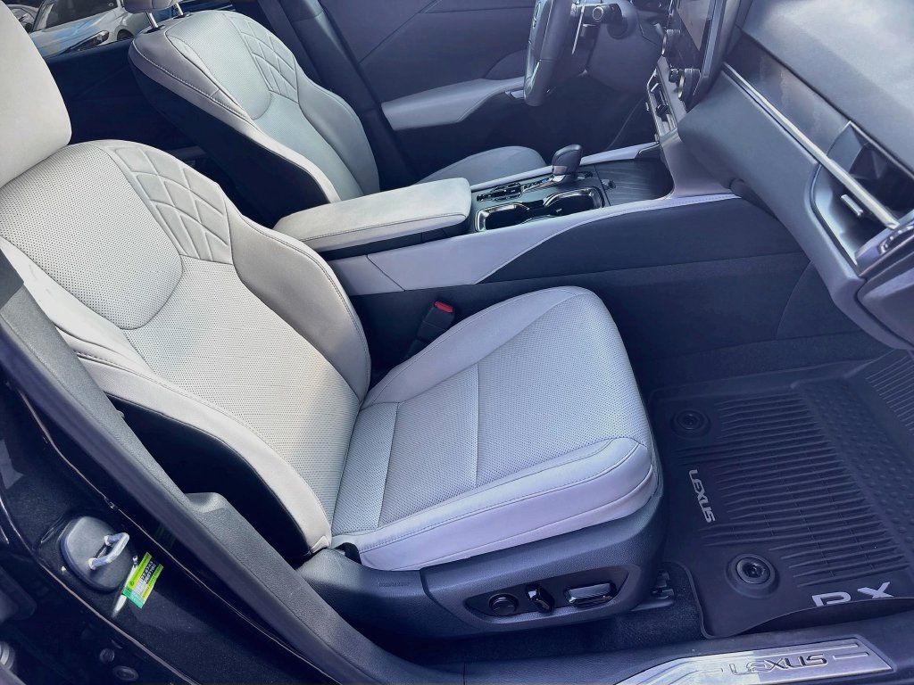 2025 Lexus RX 350 - Photo 28