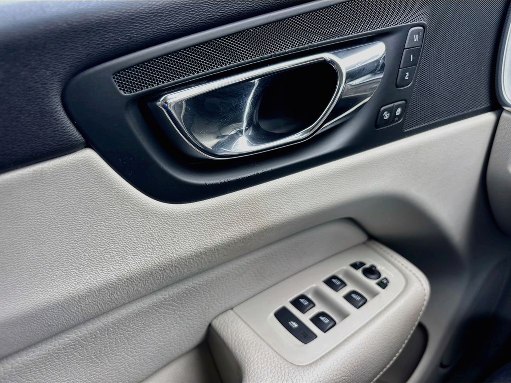2018 Volvo XC60 Momentum - Photo 18