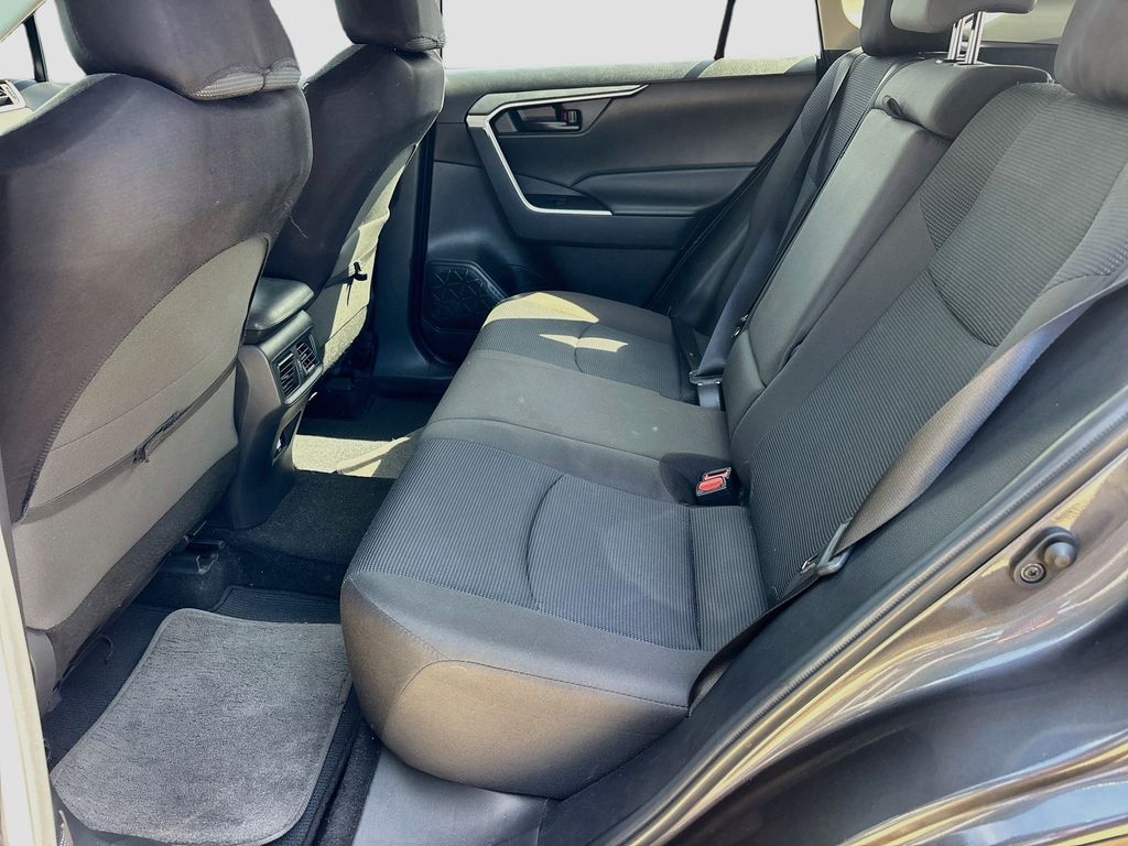 2025 Toyota RAV4 LE - Photo 23