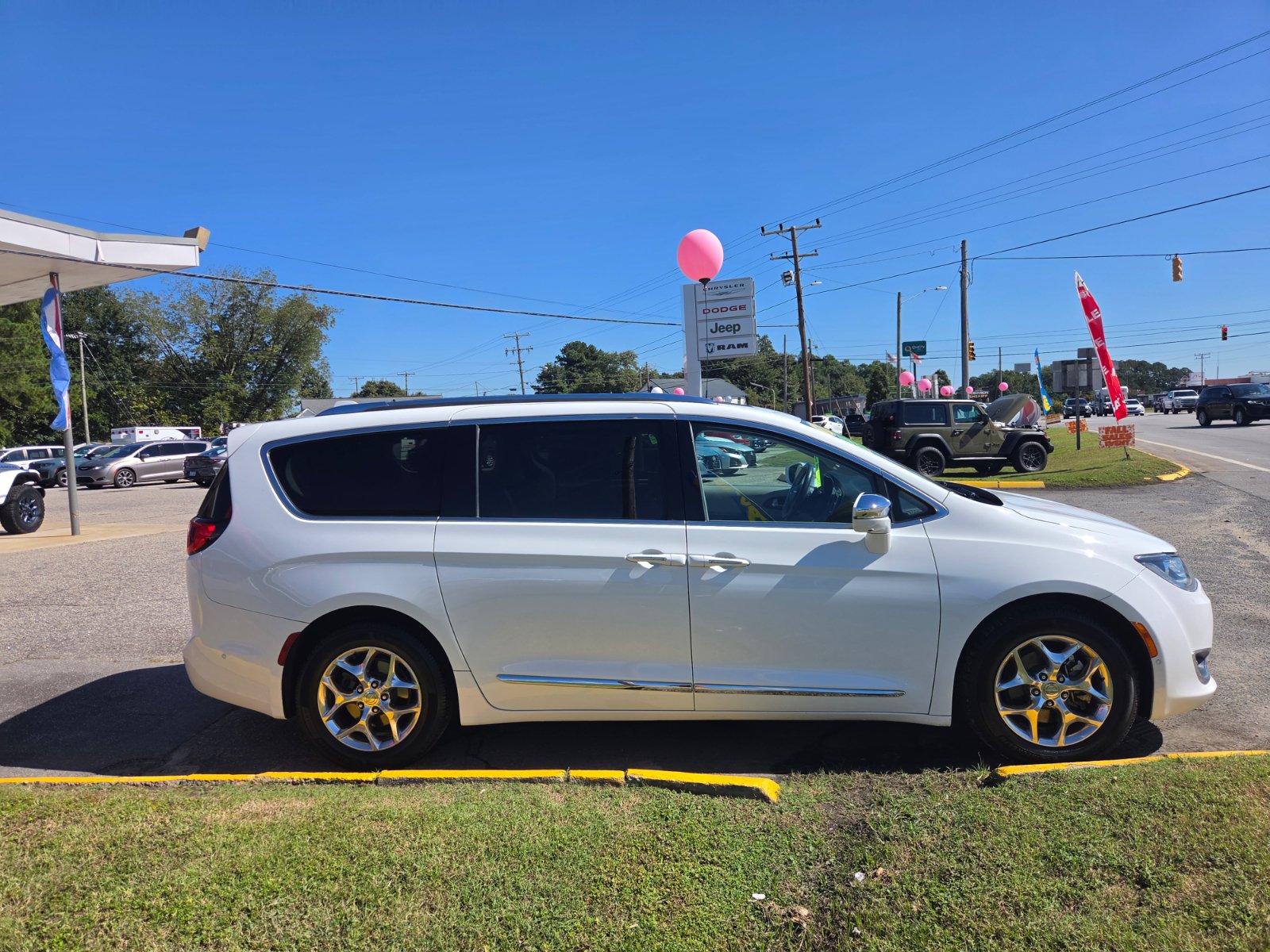Used 2017 Chrysler Pacifica Limited Van