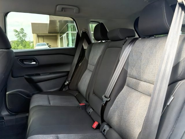 2025 Nissan Rogue SV - Photo 17