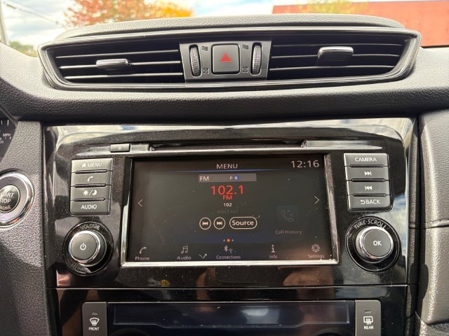 2018 Nissan Rogue SV - Photo 16