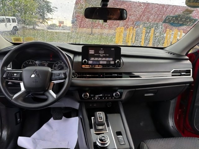 2023 Mitsubishi Outlander ES - Photo 10