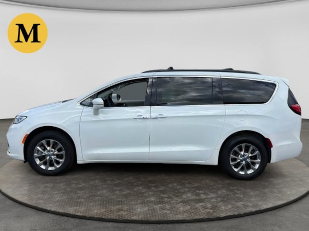 Used 2022 Chrysler Pacifica Touring L Minivan/Van