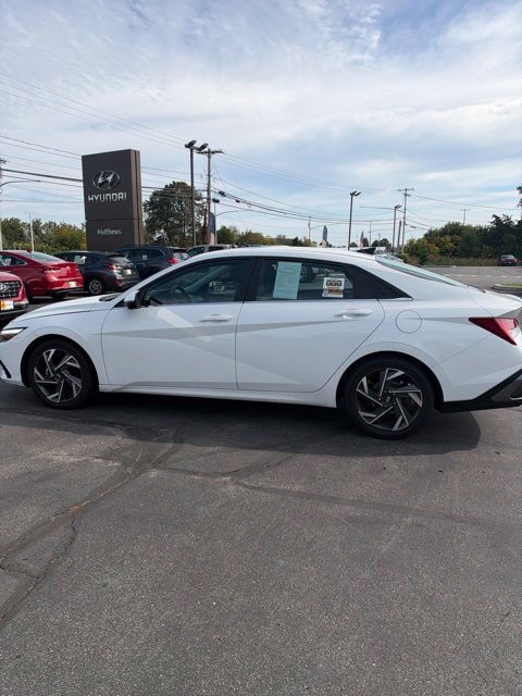 2024 Hyundai Elantra Limited - Photo 8