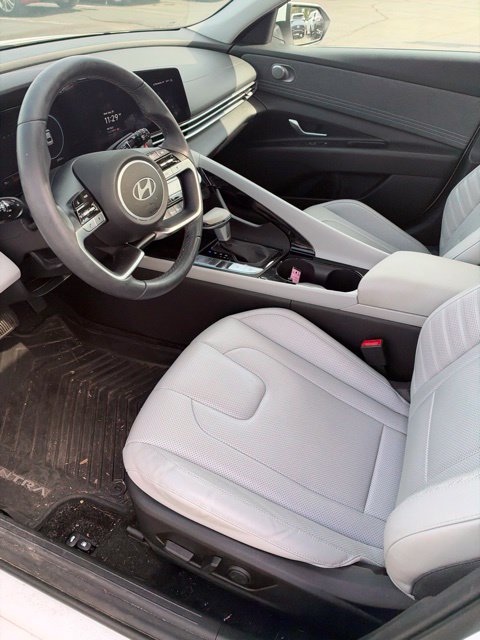 2024 Hyundai Elantra Limited - Photo 9
