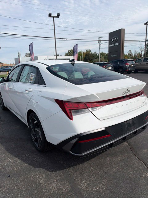 2024 Hyundai Elantra Limited - Photo 13