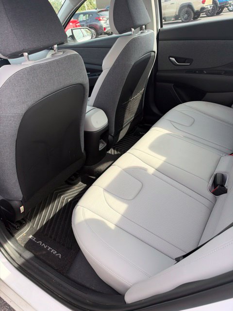 2024 Hyundai Elantra Limited - Photo 15