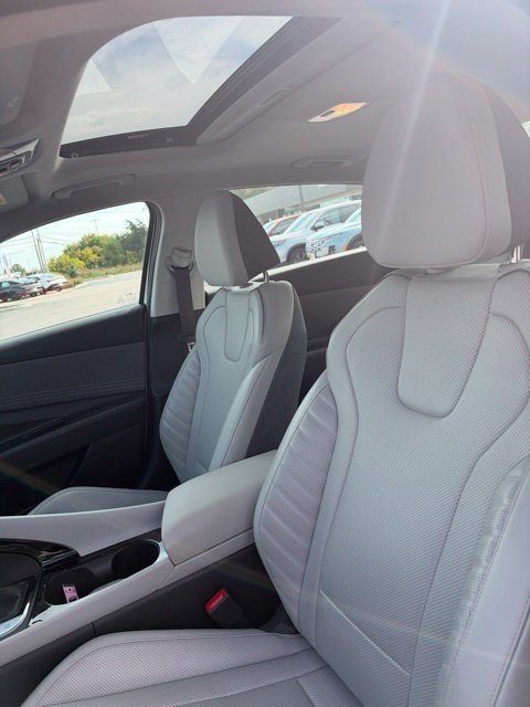 2024 Hyundai Elantra Limited - Photo 12