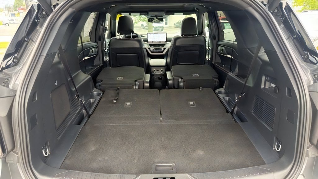2026 Ford Explorer ST-LINE - Photo 13