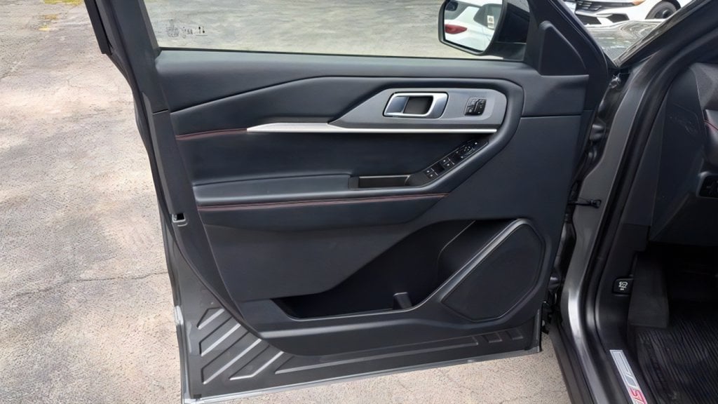 2026 Ford Explorer ST-LINE - Photo 38
