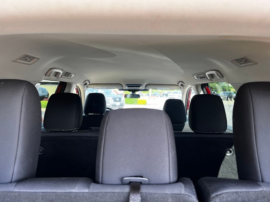 2025 Nissan Pathfinder SV - Photo 29