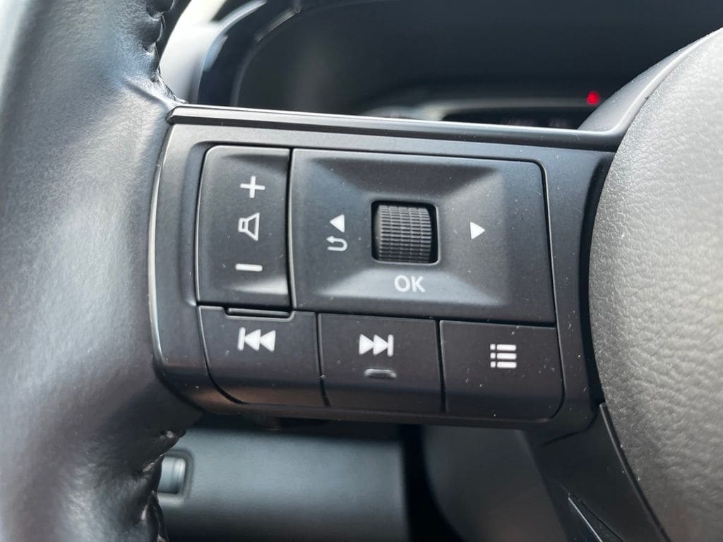 2025 Nissan Pathfinder SV - Photo 15