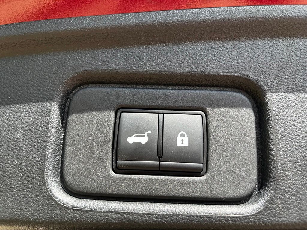 2025 Nissan Pathfinder SV - Photo 30
