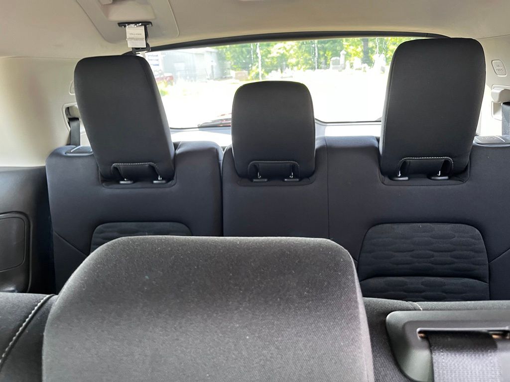 2025 Nissan Pathfinder SV - Photo 27