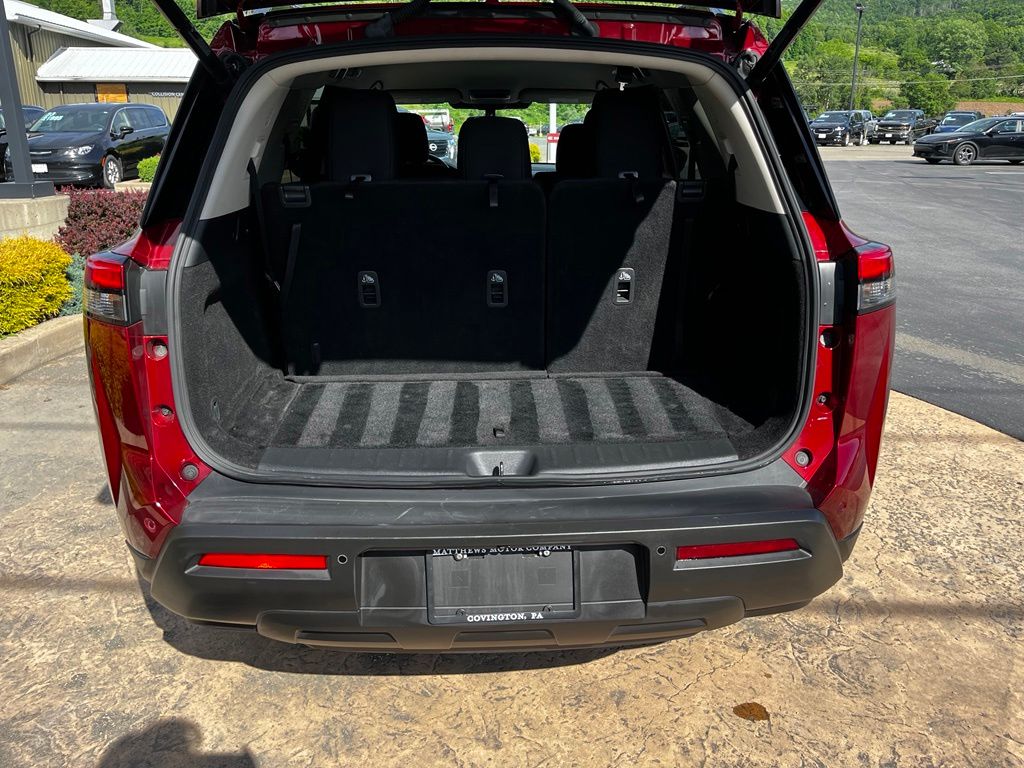 2025 Nissan Pathfinder SV - Photo 28