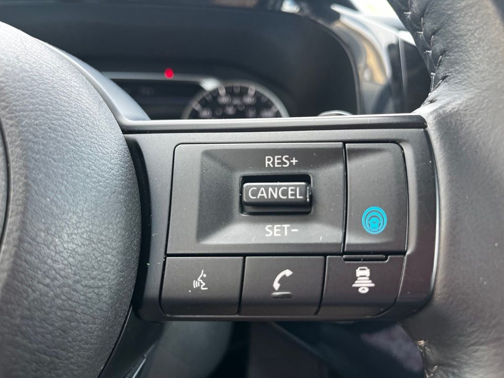 2025 Nissan Pathfinder SV - Photo 14