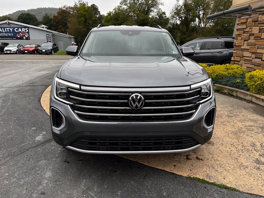 Used 2025 Volkswagen Atlas 2.0T SE w/Technology SUV