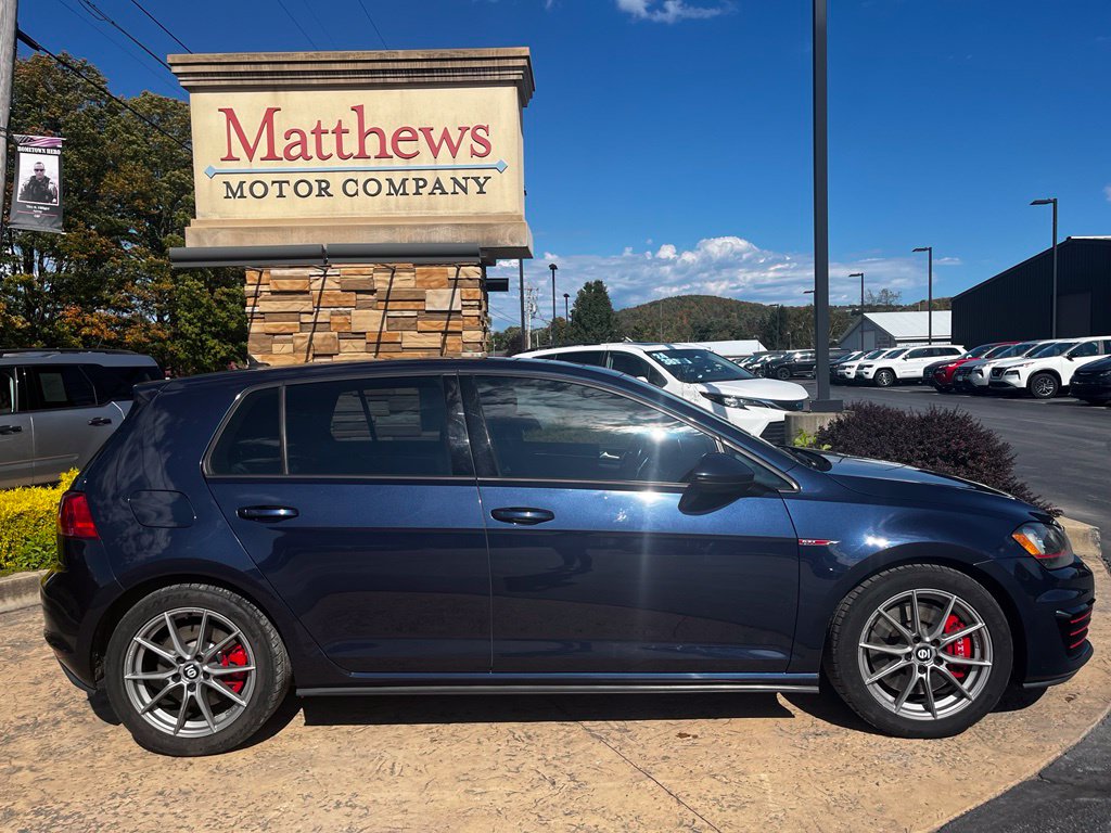 Used 2017 Volkswagen Golf GTI SE Hatchback